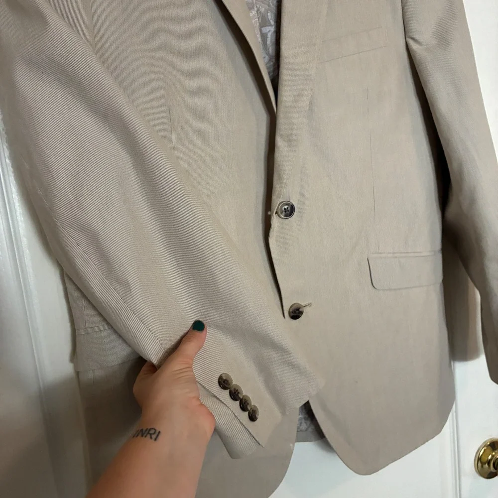 Madison Blazer Mens Size 42R Tan Micro Stripe Two Button Modern Fit Vented